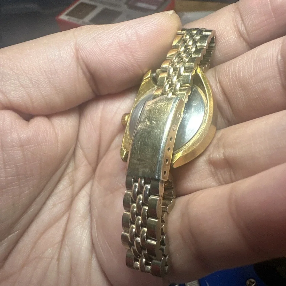 Working 1977 VTG Timex Ladies Watch Women Gold Tone Manual Wind 27mm Fit 6.5 Run